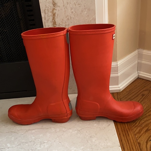 ⭕️Sold⭕️Hunter boots in orange - Picture 2 of 8